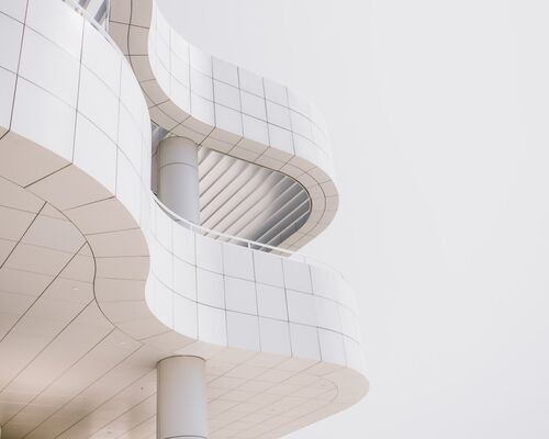 white_building_architecture_curve_exterior-1391834