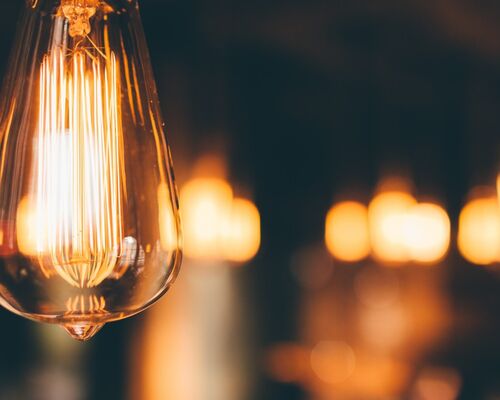 light_bulb_hanging_lighting_electricity_energy_lightbulb_illumination-672734