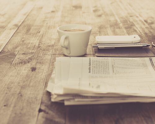 newspaper_style_trend_neo_urban_coffee_smartphone_notebook_sunglasses-763759